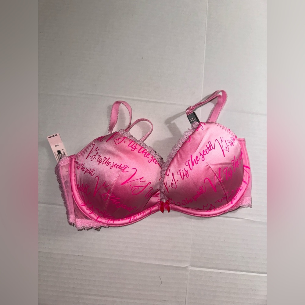 Vintage Victoria’s Secret fashion show bra!! Nwt size 32d
